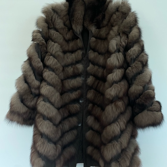 Dolce and Gabbana real fur coat size 6 - Picture 5 of 16
